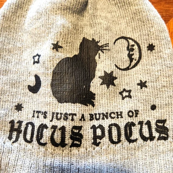 Disney Hocus Pocus Beanie Winter Hat - Picture 4 of 7